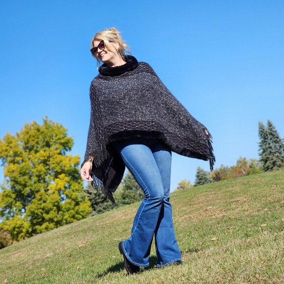 Poncho Shawl Black White Faux Fur Fringe Soft Cozy Layer Boho Festival Cute - Picture 9 of 10